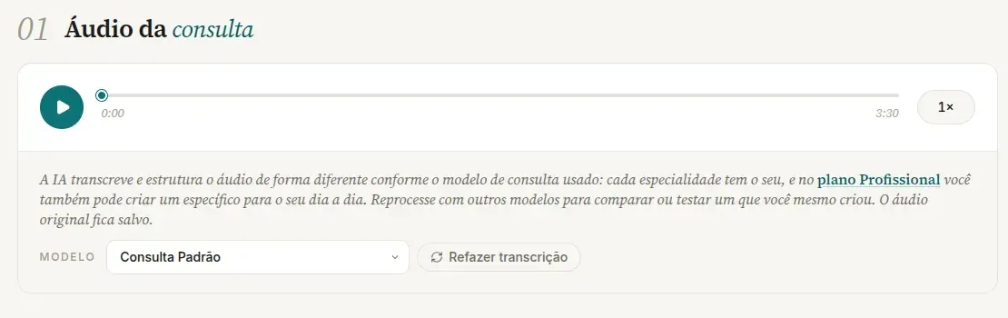 Cartão 01 Áudio da consulta no computador, com o player, o botão de velocidade e, abaixo, o campo Modelo e o botão Refazer transcrição