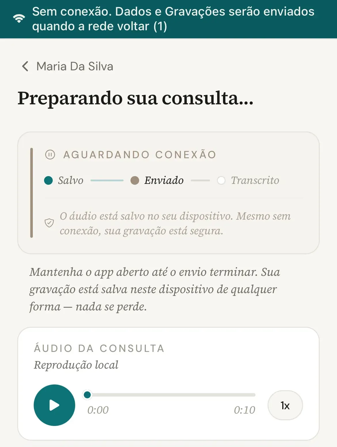 Tela Preparando sua consulta com a faixa Sem conexão, o cartão Aguardando conexão com a etapa Salvo marcada, o aviso de que o áudio está salvo no dispositivo, o pedido para manter o app aberto e o player de Reprodução local
