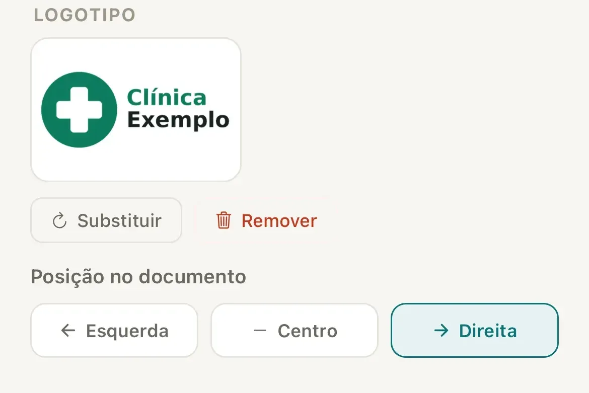 Seção Logotipo no celular, com a imagem da Clínica Exemplo, os botões Substituir e Remover e a Posição no documento com Esquerda, Centro e Direita, com Direita marcada