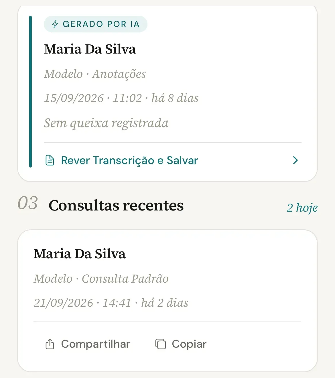 Cartão da seção Para revisar da tela inicial, com o selo Gerado por IA, o modelo usado e o botão Rever Transcrição e Salvar, e abaixo a seção Consultas recentes com uma consulta finalizada